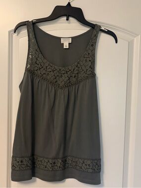 Caslon Lace Detail Tank - Size Small